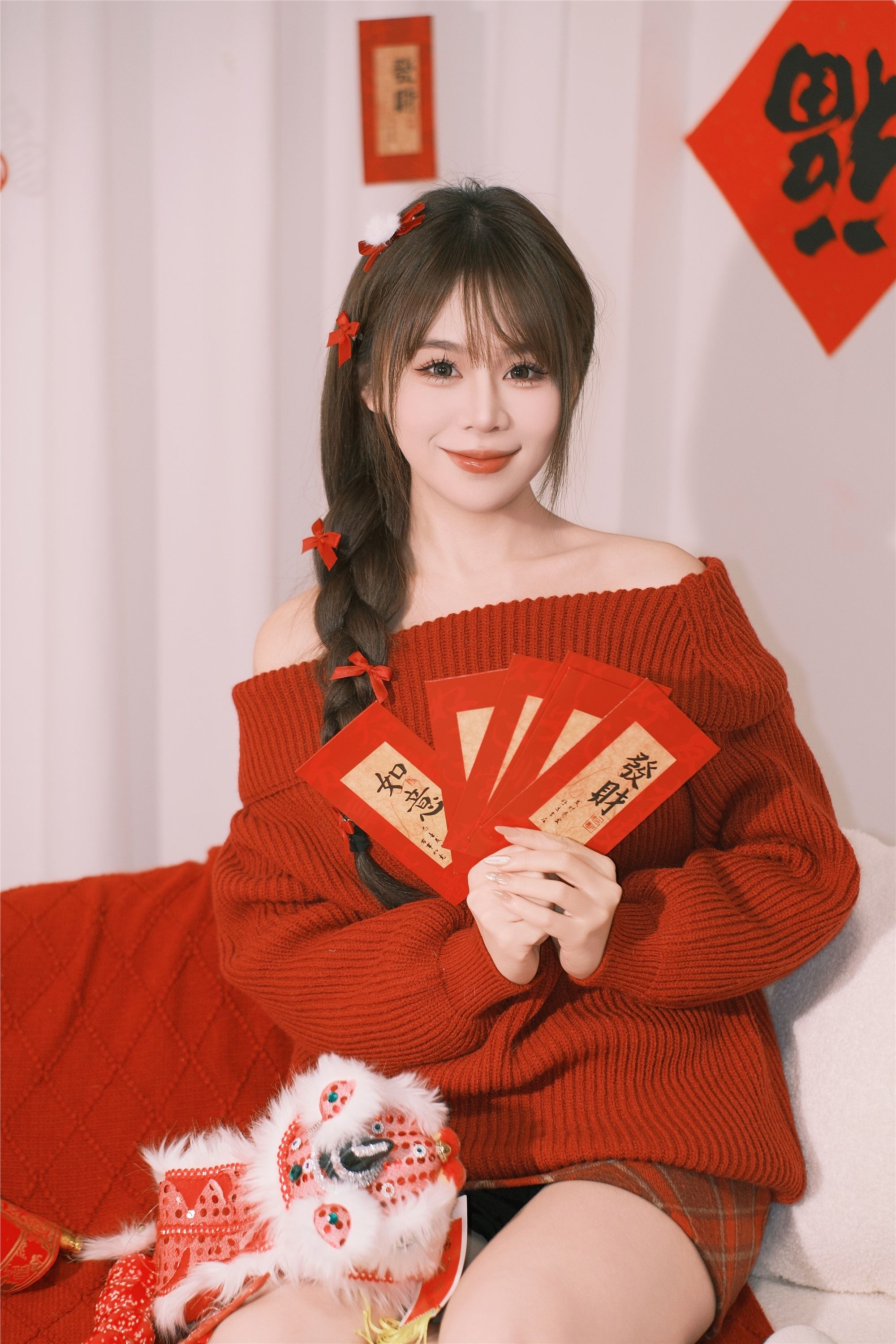 YITUYU艺图语 2025.02.05 居家拍新年照 泡芙小方